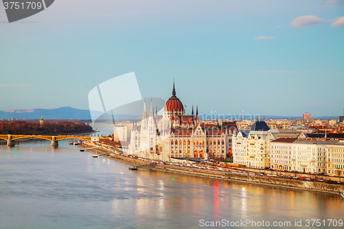 Image of Parliament building in Budapest, Hungary