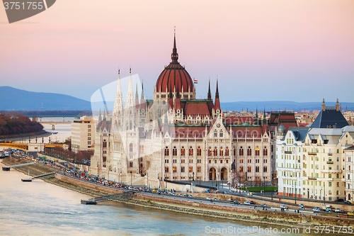Image of Parliament building in Budapest, Hungary