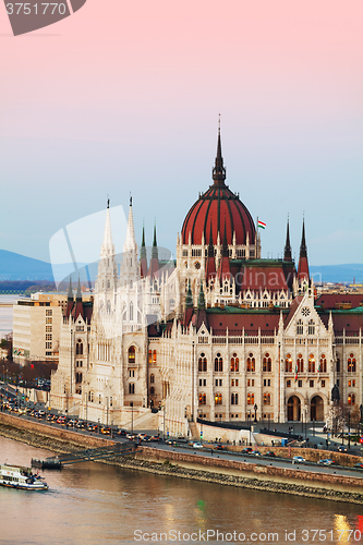 Image of Parliament building in Budapest, Hungary