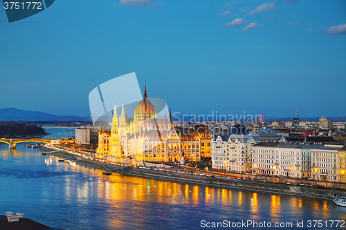 Image of Parliament building in Budapest, Hungary