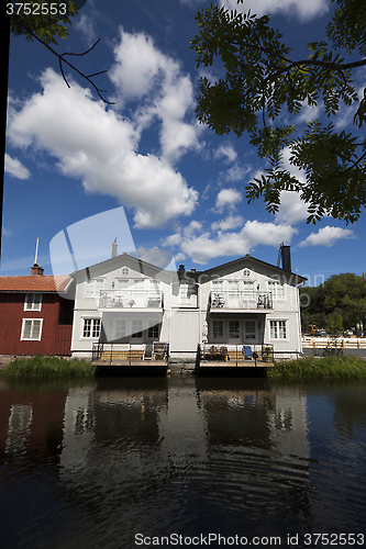 Image of houses by the river