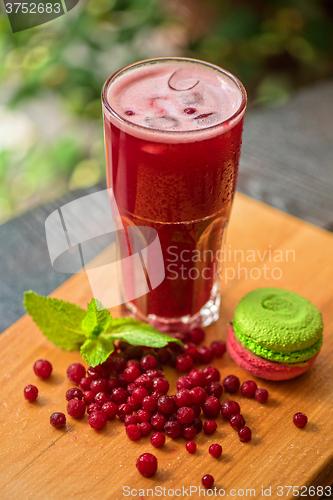 Image of fruit drink with cranberries