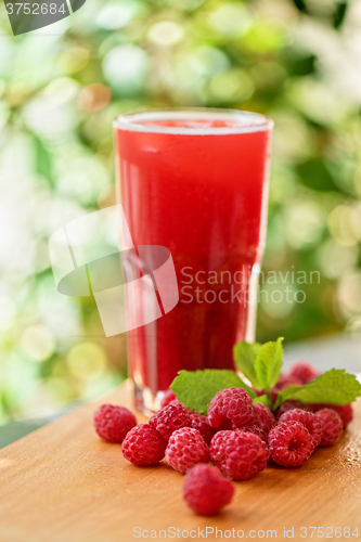 Image of fruit drink with raspberries