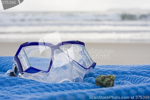 Image of Diving mask on blue towel