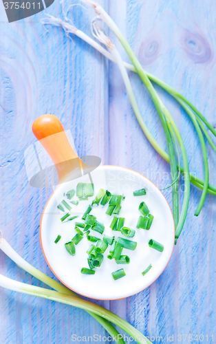 Image of sour cream with onion