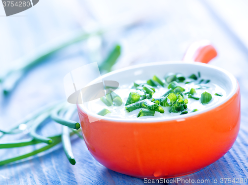 Image of sour cream with onion