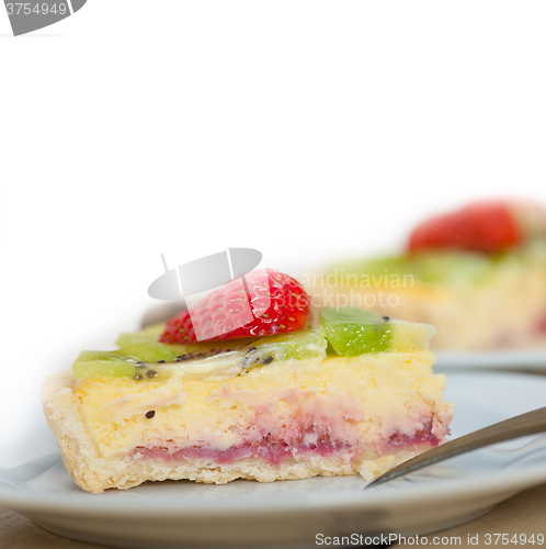 Image of kiwi and strawberry pie tart 