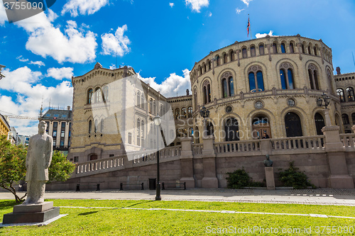 Image of Norwegian Parliament building in Oslo