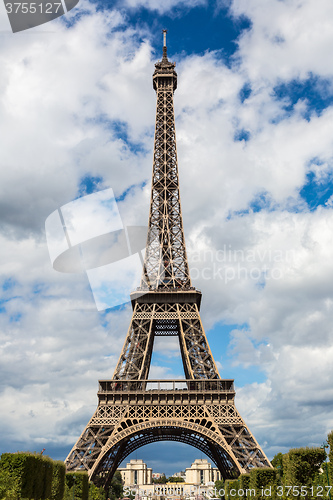 Image of Eiffel tower in Paris