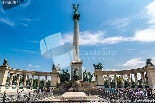 Image of Heroes square in Budapest,