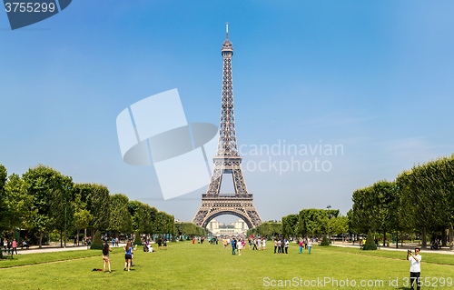 Image of Eiffel tower in Paris