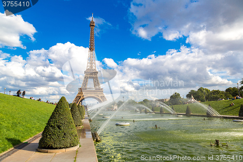 Image of Eiffel Tower in Paris