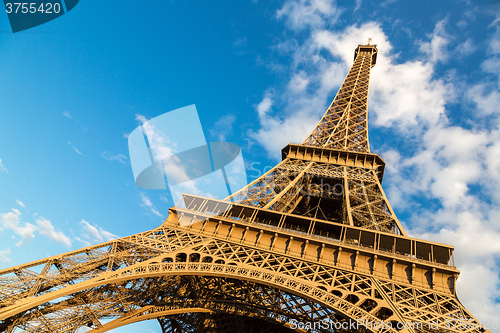 Image of Eiffel tower in Paris
