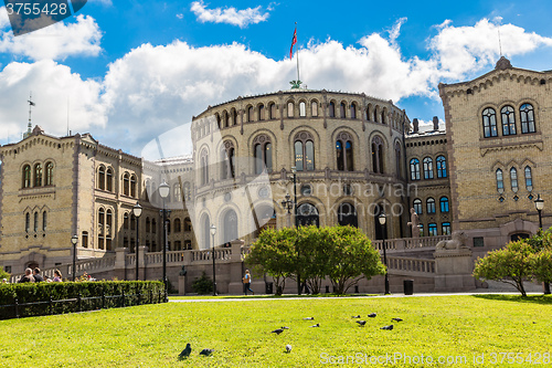 Image of Norwegian Parliament building in Oslo