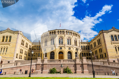 Image of Norwegian Parliament building in Oslo