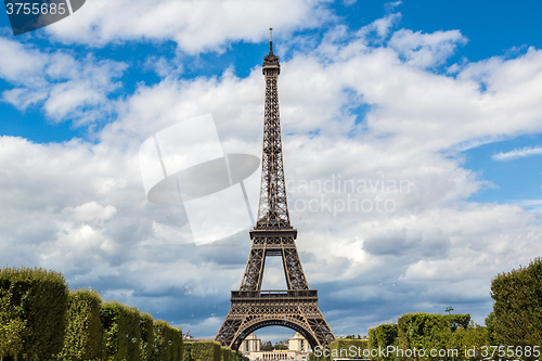 Image of Eiffel tower in Paris