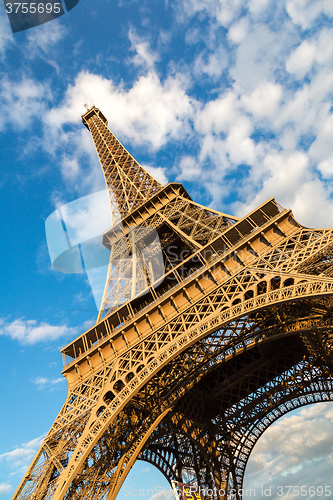 Image of Eiffel tower in Paris