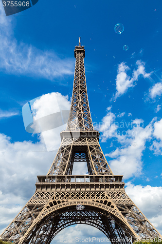 Image of Eiffel tower in Paris