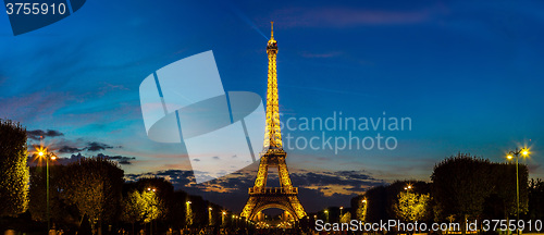 Image of Eiffel Tower at sunset in Paris