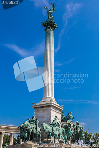 Image of Heroes square in Budapest,