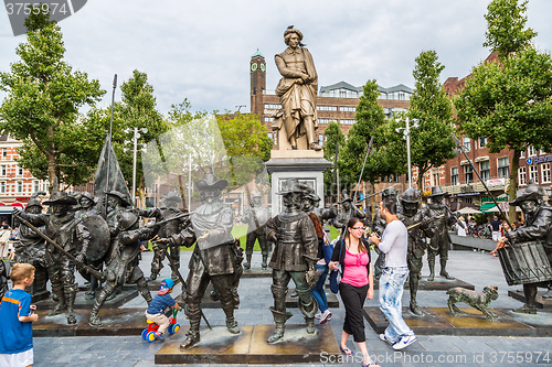 Image of Rembrandt statue on Rembrandtplein in Amsterdam