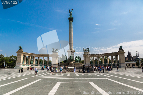 Image of Heroes square in Budapest,