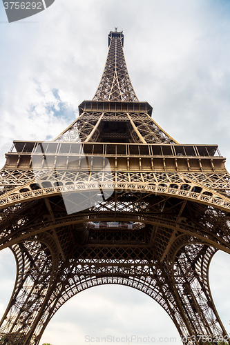 Image of Eiffel tower in Paris