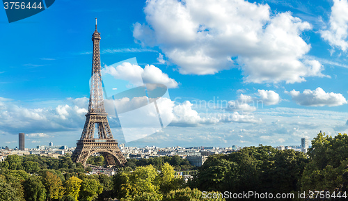 Image of Eiffel Tower in Paris, France