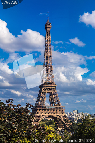 Image of Eiffel Tower in Paris, France