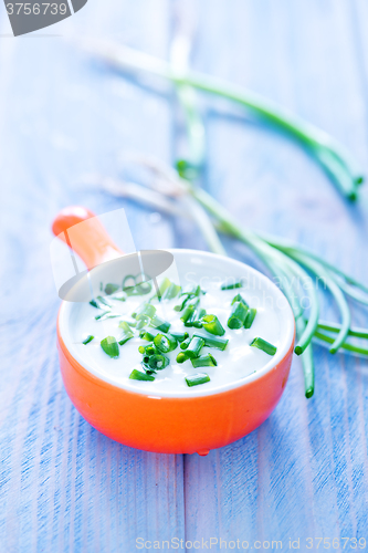 Image of sour cream with onion