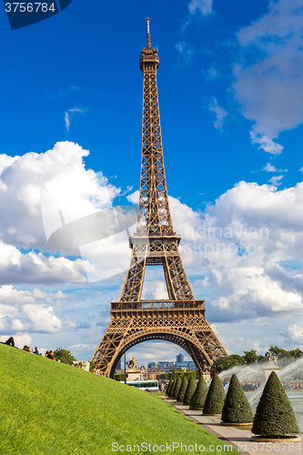 Image of Eiffel Tower in Paris