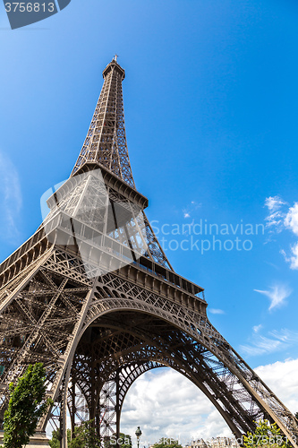 Image of Eiffel tower in Paris