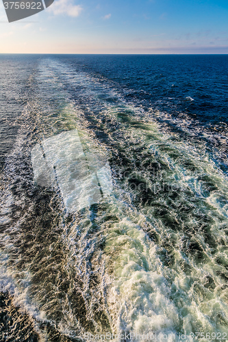 Image of The wake behind a cruise ship