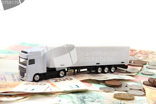 Image of white truck and czech money