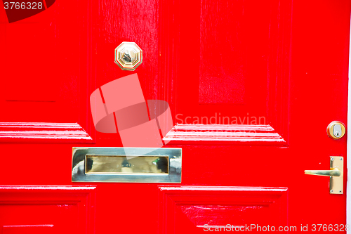 Image of red handle in london antique door   