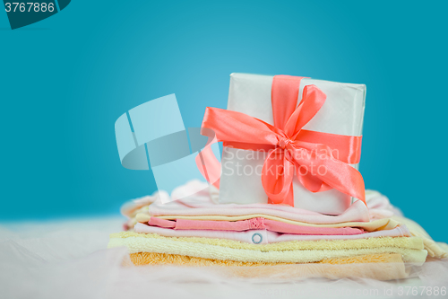 Image of The baby clothes with a  white gift box