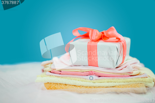 Image of The baby clothes with a  white gift box