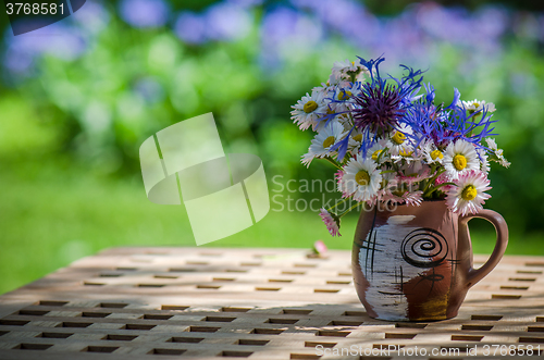 Image of A bouquet of wildflowers in a circle on the table  