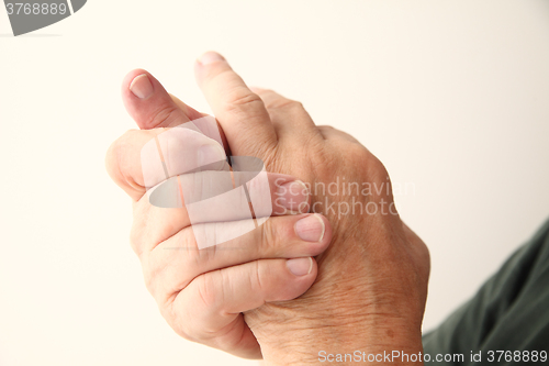 Image of Man has pain in pinky finger.