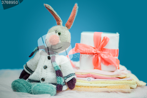 Image of The baby clothes with a  white gift box