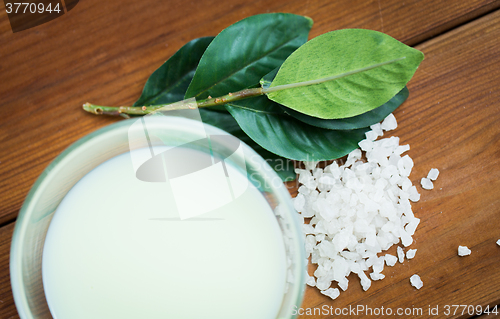 Image of close up of citrus body lotion in bowl on wood