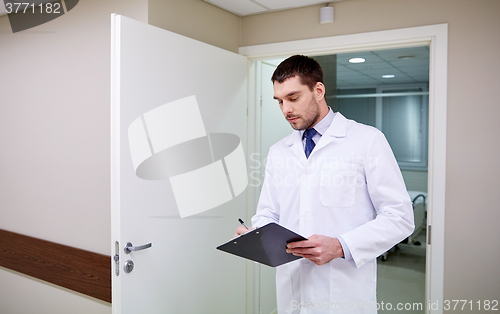 Image of doctor with clipboard at hospital