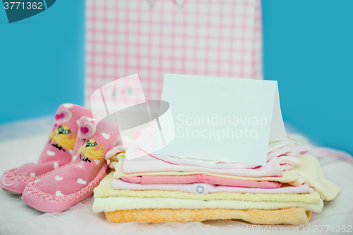 Image of The baby clothes with card