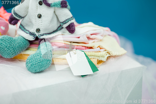 Image of The baby clothes with card