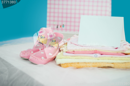 Image of The baby clothes with card