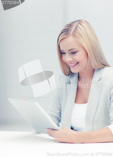 Image of woman with tablet pc