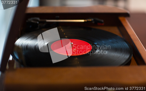 Image of close up of vintage record player with vinyl disc