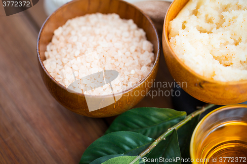 Image of close up of himalayan pink salt and body scrub
