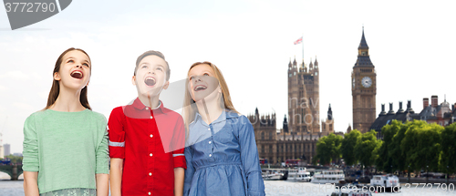 Image of amazed boy and girls looking up over london