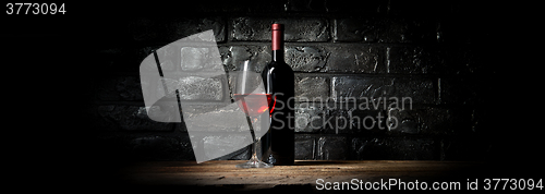 Image of Wine and black wall